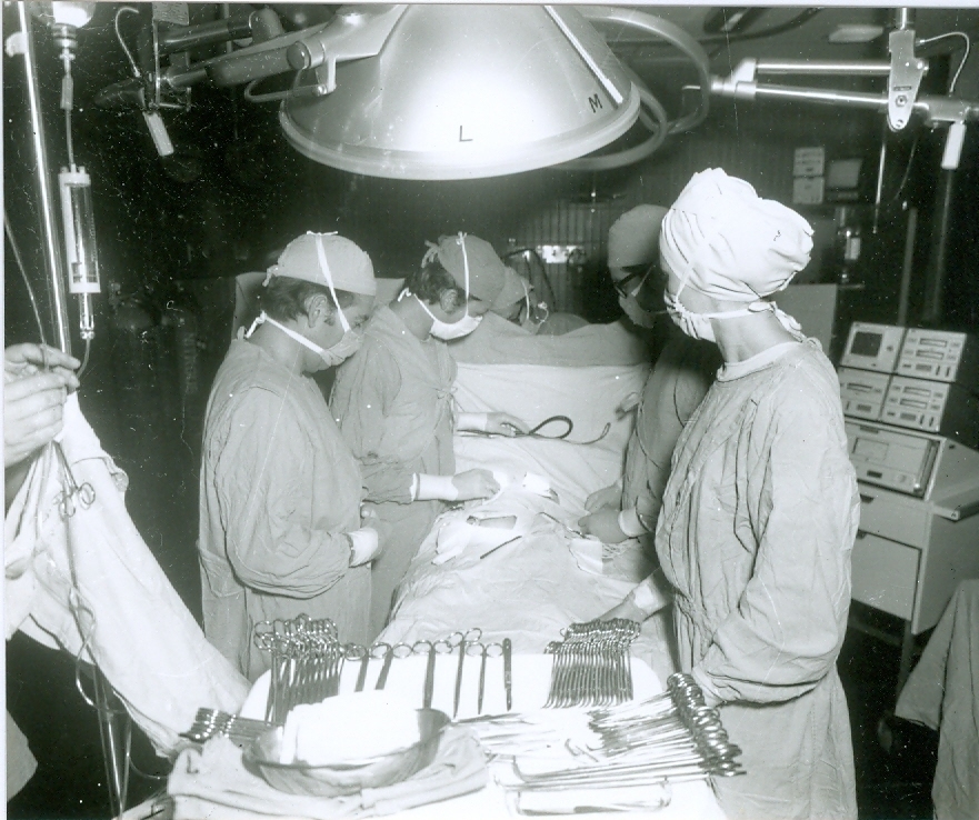 Fotografía de estudiantes de medicina. Autor desconocido. Archivo ODI