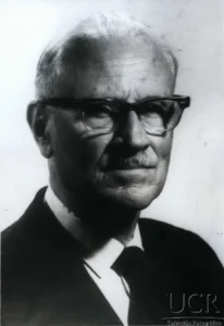 En la fotografĆa estĆ” el doctor PeƱa ChavarrĆa Antonio, Decano de la Facultad de Medicina electo para el periodo de 1958-1961.